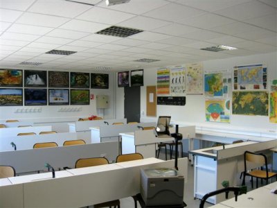 <p>Une des trois salles de classe de SVT</p>