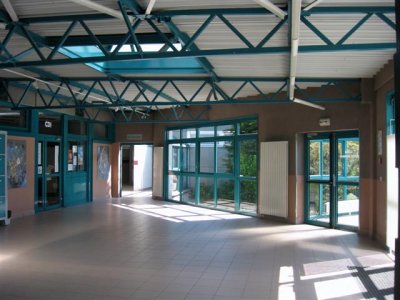 Le hall devant l'entrée du CDI <br width='400' height='300' /> 
